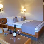 Szálloda Kaefernberg - Weinhotel Alzenau in Unterfranken
