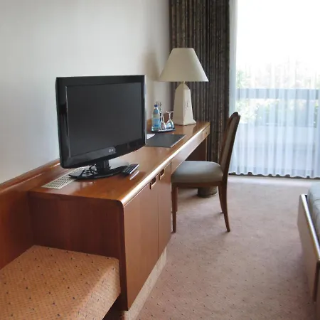 Kaefernberg - Weinhotel 3* 阿尔岑瑙·因·尤特弗兰恩