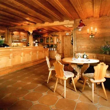 Kaefernberg - Weinhotel 酒店 3*